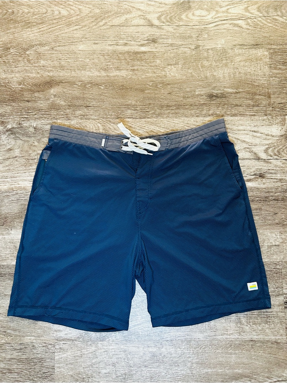 Vuori Evolution Board Shorts Mens 36 Navy Polka Dot Drawstring Hybrid Gym